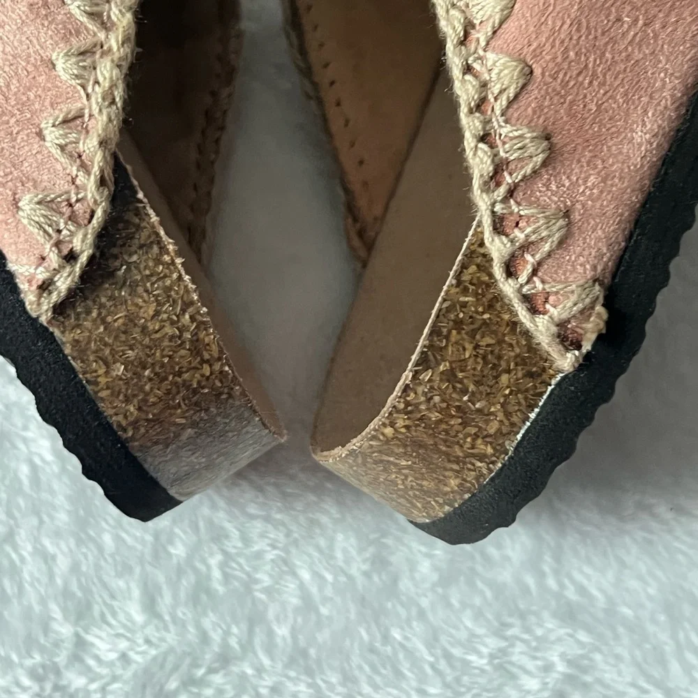 White Mountain Footbed Pink Suede Shoes with Embroidery, Size 11, NWOT‎